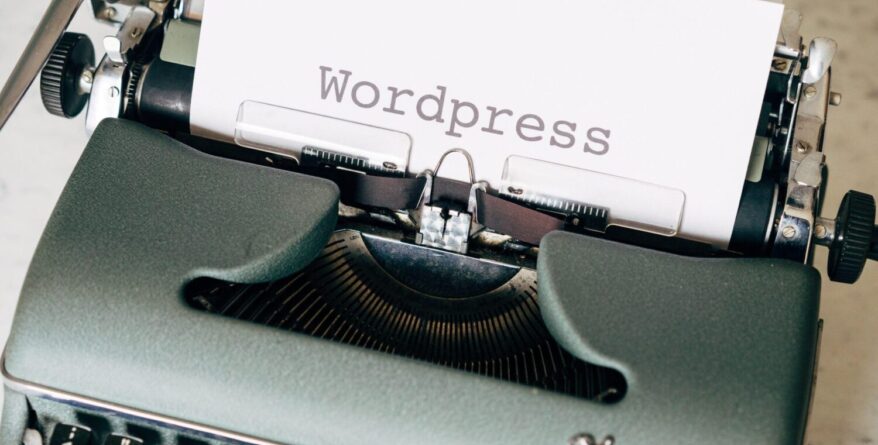 Which is better WordPress or Blogger? {{brizy_dc_image_alt imageSrc=
